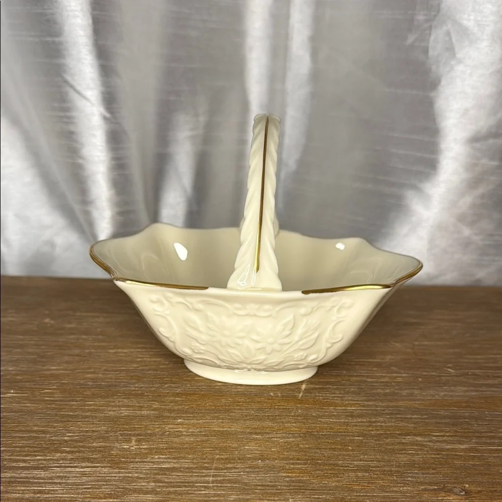 Lenox Sans Souci Collection Porcelain 24K Gold Trim Embossed Small Oval Basket